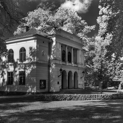 Teatern. Hasselblad 1000F/Zeiss 80mm. Rollei IR